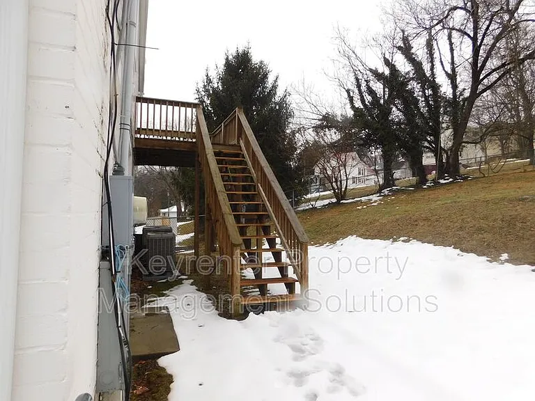 811 E Beverly St #B — Photo 29