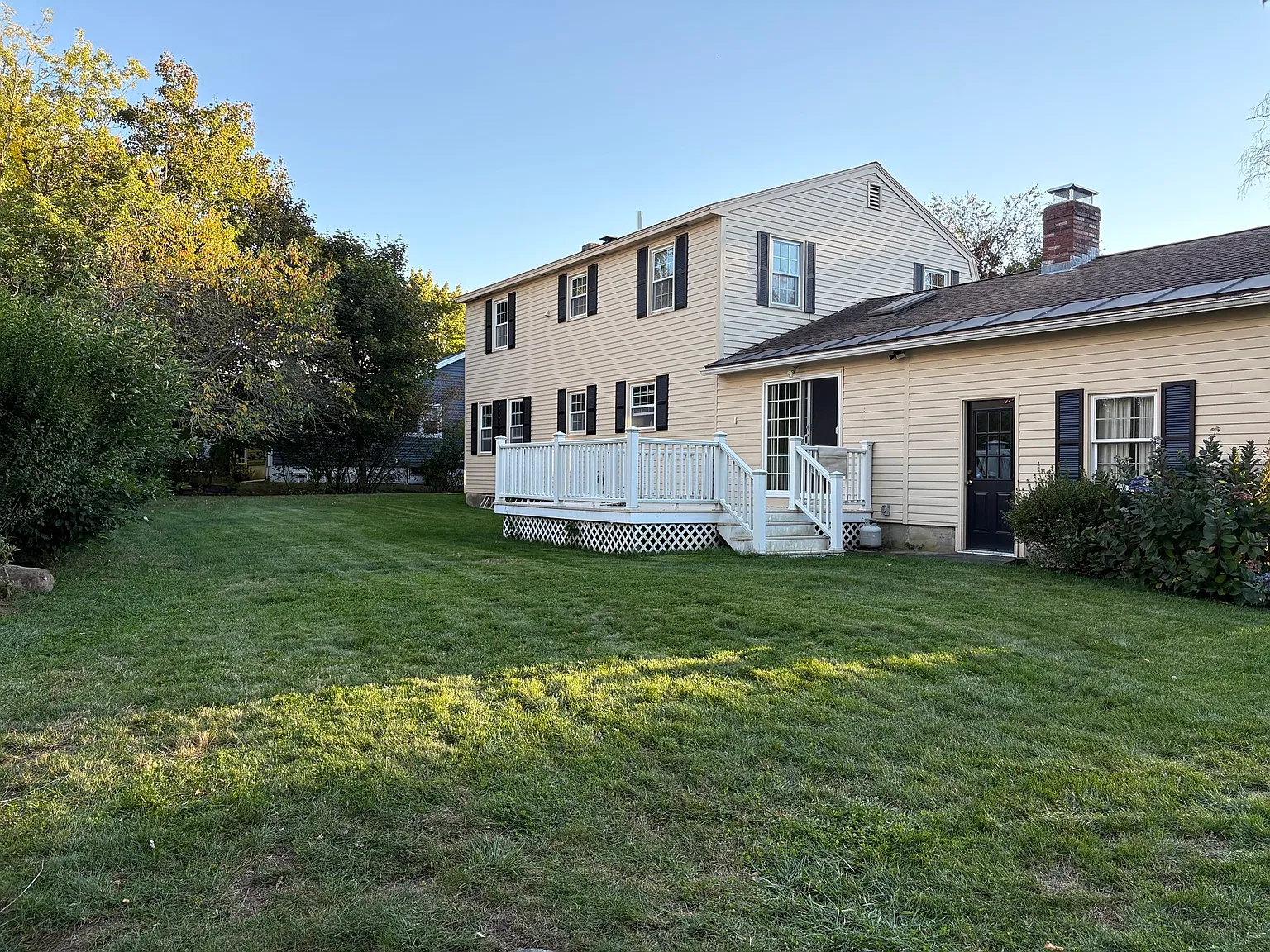3 bed, 1.5 bath, 2194 sqft, $3,997 — Photo 2