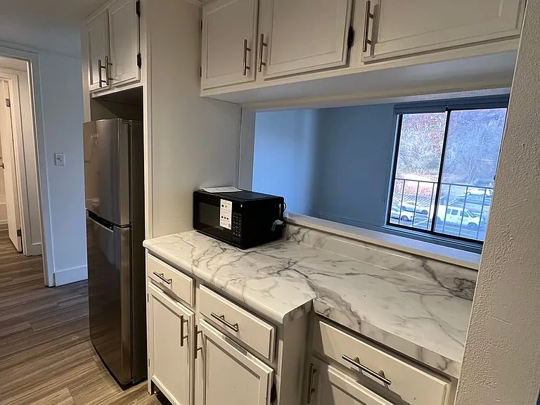 Sycamore Place Apartments — Photo 35
