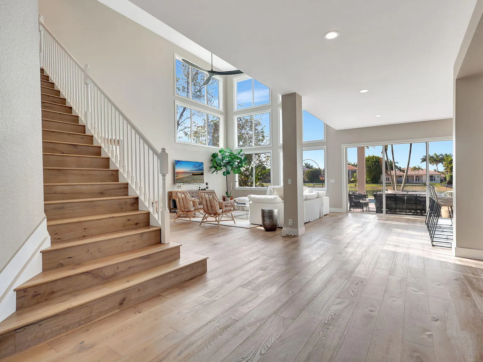 5 bed, 4.0 bath, 4177 sqft, $16,000 — Photo 4