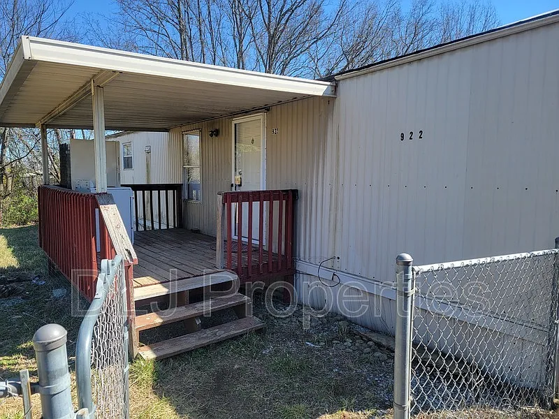922 Palmer Ct