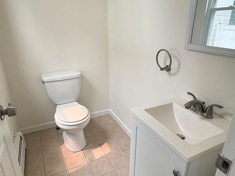 180 Howe Ave — Photo 18