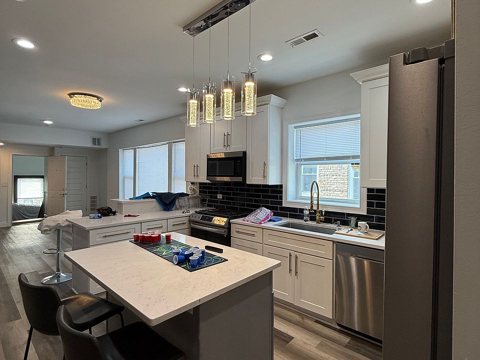 1st image of 851 Wentworth Ave #2