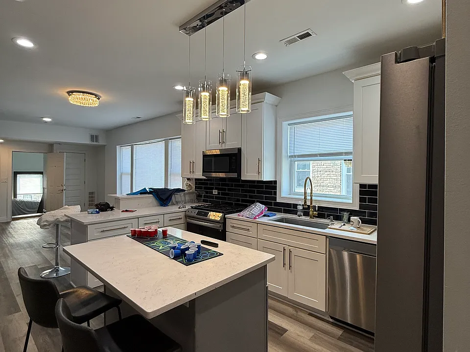 851 Wentworth Ave #2