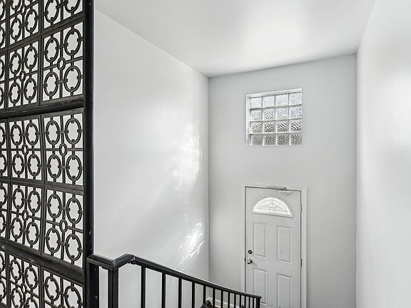 5th image of 217 Kazwell St