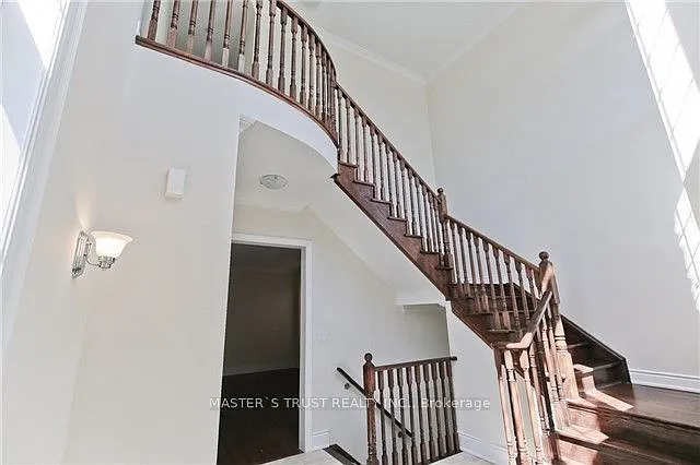 4 bed, $4,000 — Photo 2