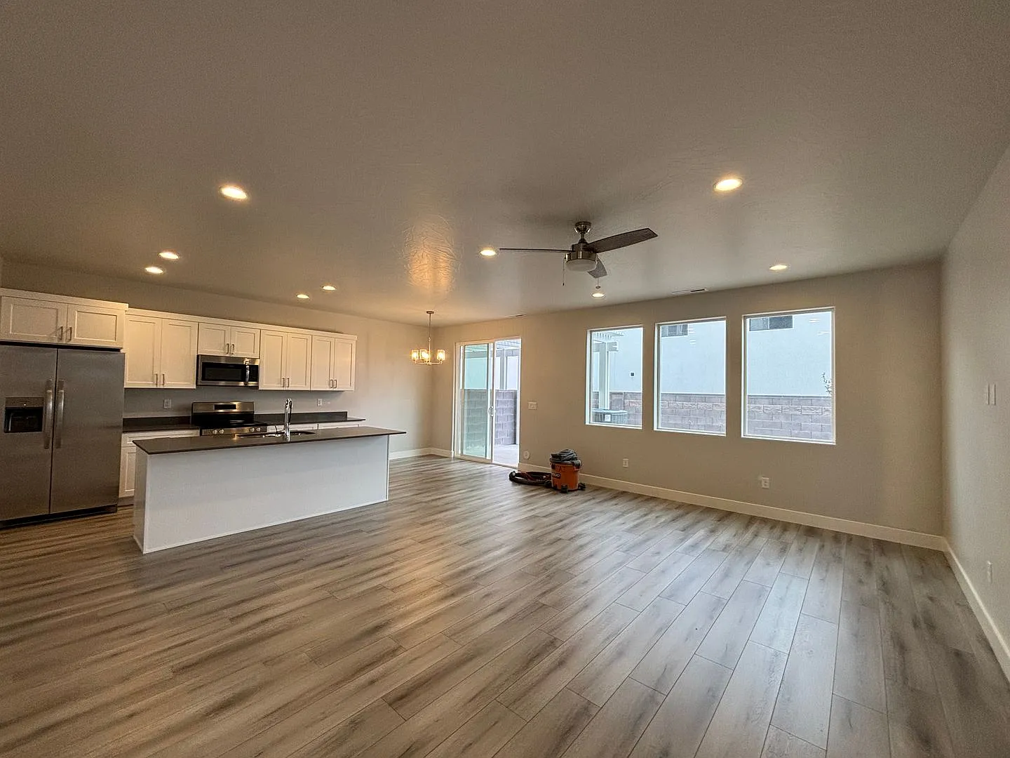 4 Bedroom Townhome! — Photo 3