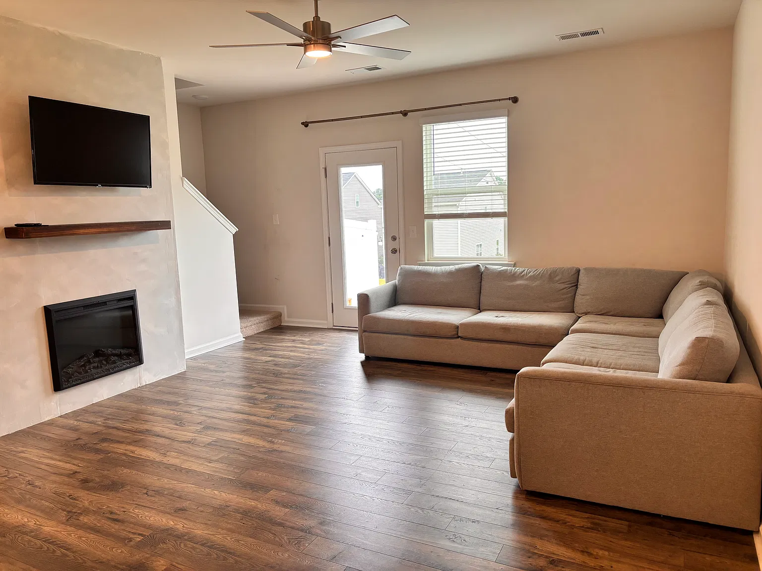 3 bed, 2.5 bath, 1500 sqft, $1,800 — Photo 4