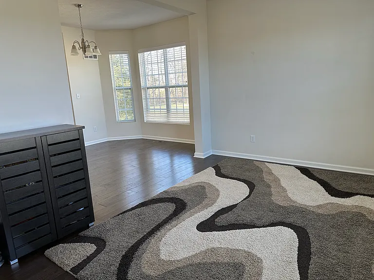 716 Yorkshire Dr — Photo 4