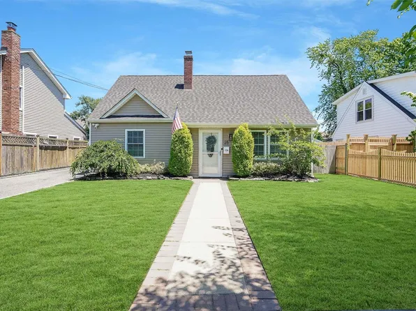 25 Mortimer Avenue, Babylon, NY 11702