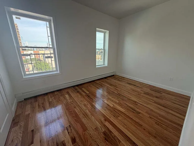 4908 Hudson Ave #17A — Photo 9