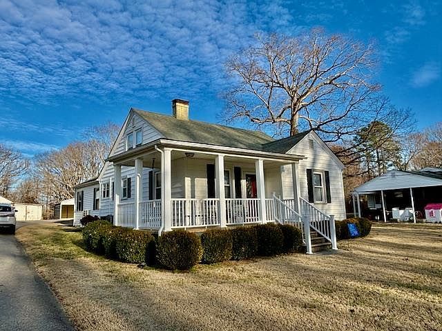 1st image of 136 Parkway Dr