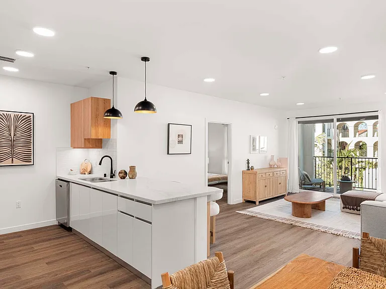 Eddy Redondo Residences — Photo 65