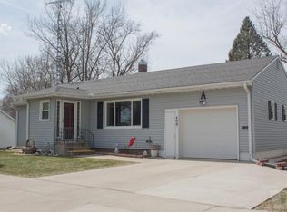 409 6th St SW, Hampton, IA 50441