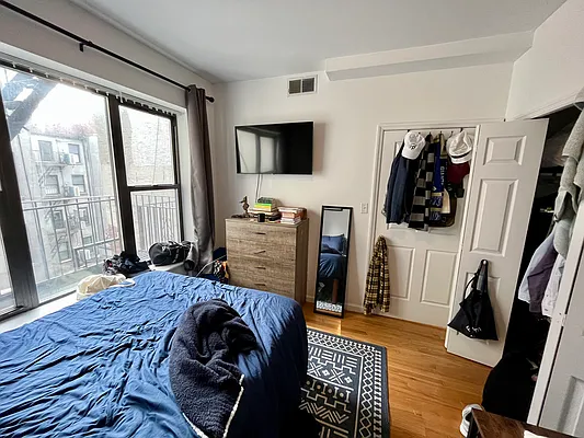 Rented by J Misrahi Realty Corp | media 4