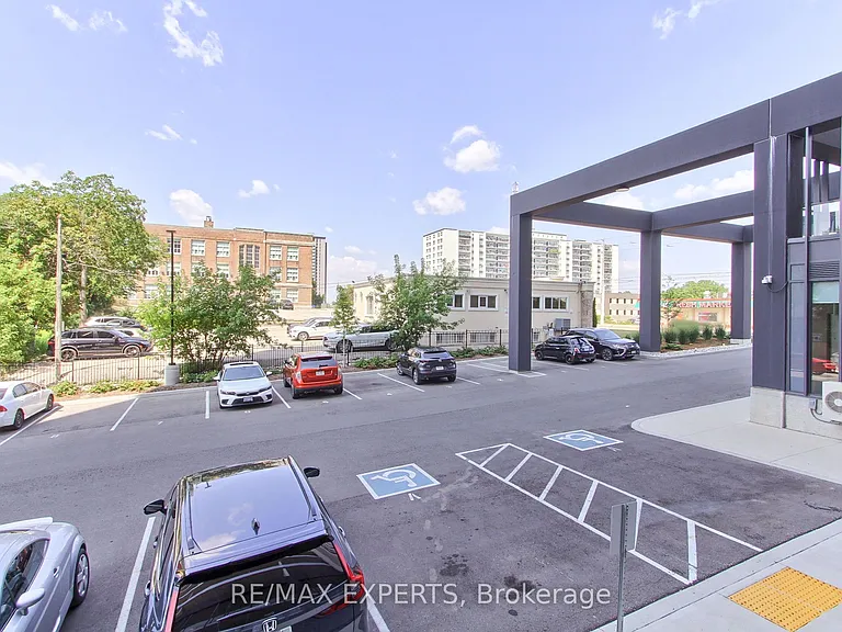 741 King St W #103 — Photo 36