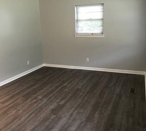 4th image of 4926 Saint Elmo Ave