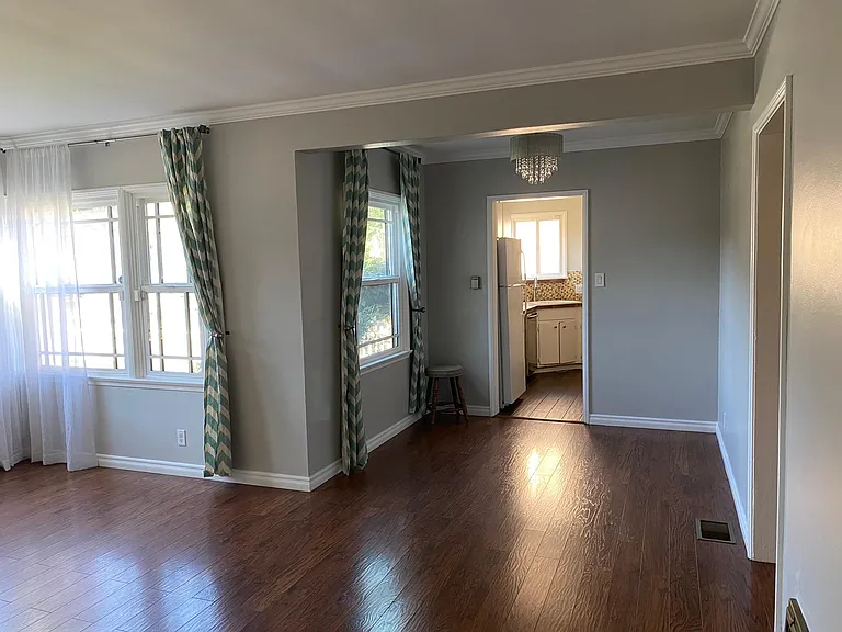 1610 Winona Ave — Photo 6