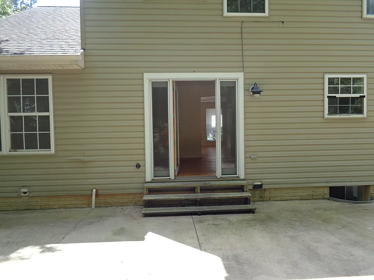 Patio off kitchen/family room