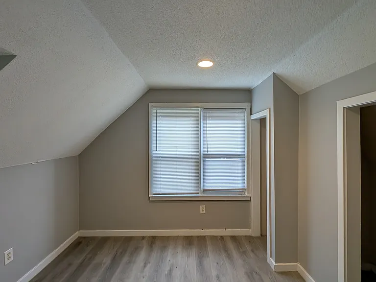 12084 Vaughan St — Photo 14