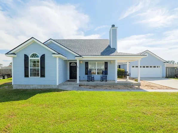 202 Oak St, Ray City, GA 31645