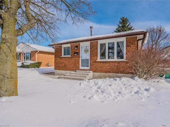 217 Johanna Dr, Cambridge, ON N1S 4C5