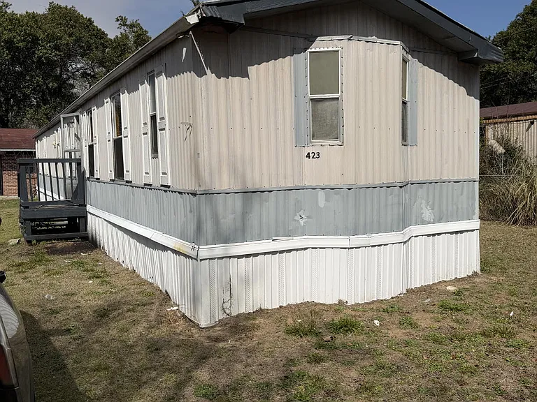 423 Love St — Photo 1