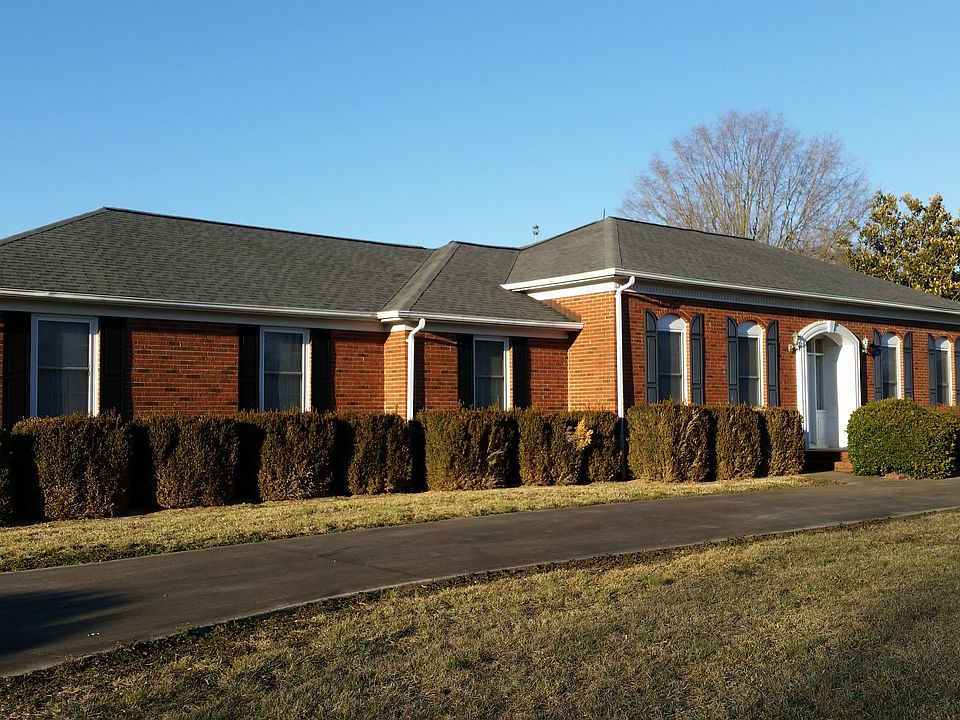 1st image of 123 Sharon Crest Dr