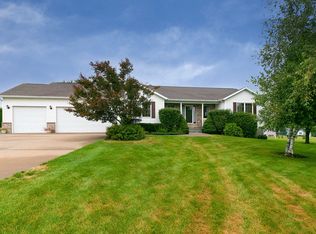 2731 Birdie Dr, Muscatine, IA 52761