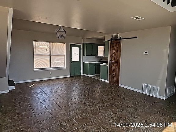 4th image of 5002 SE 47th St