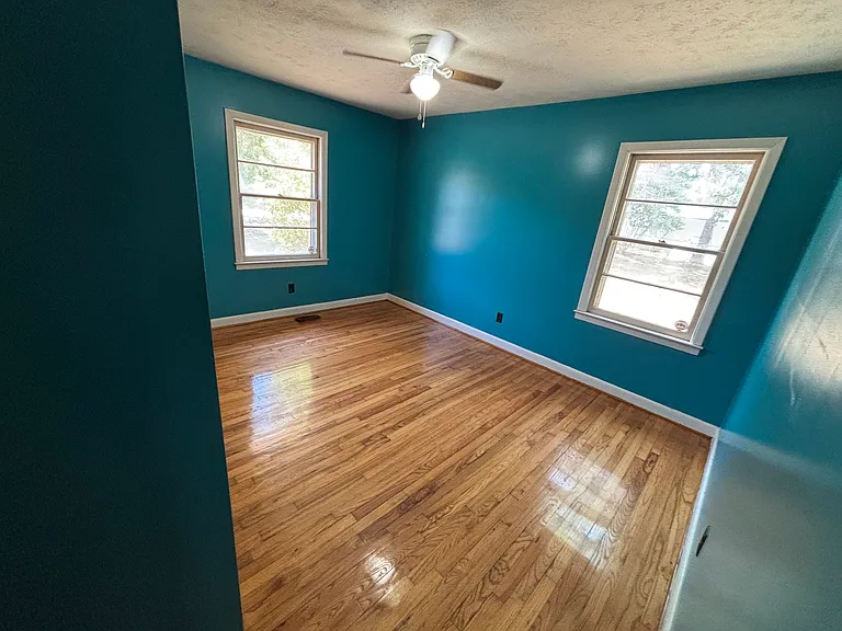 4402 Bluff St — Photo 6
