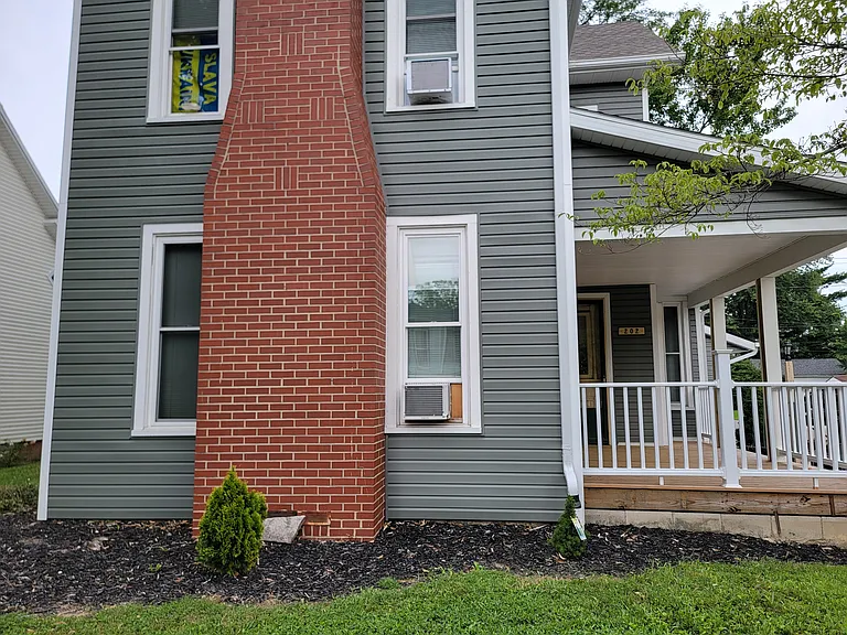 202 E Dobbins Ave — Photo 6