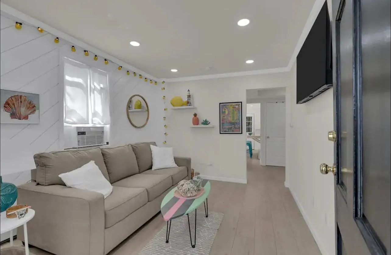233 Sheridan Ave — Photo 1