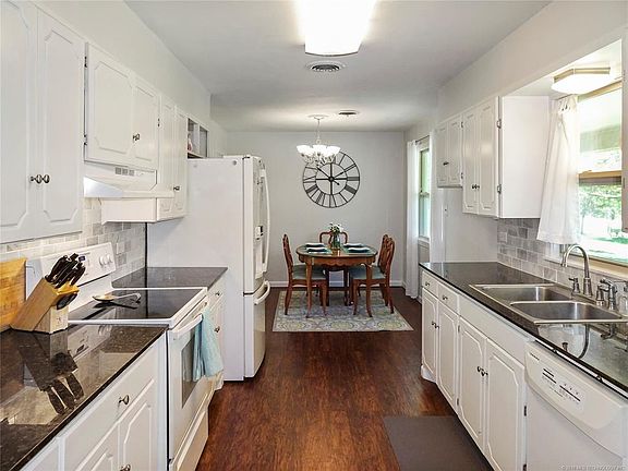4th image of 801 Scenic Dr