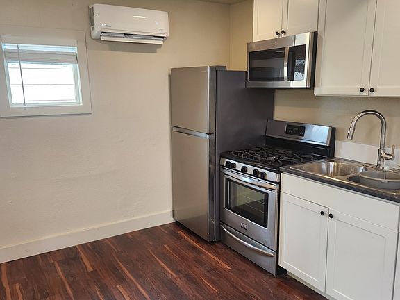3rd image of 624 E Freeport St #2