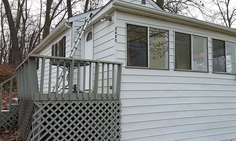 1st image of 2620 Lakeview Dr