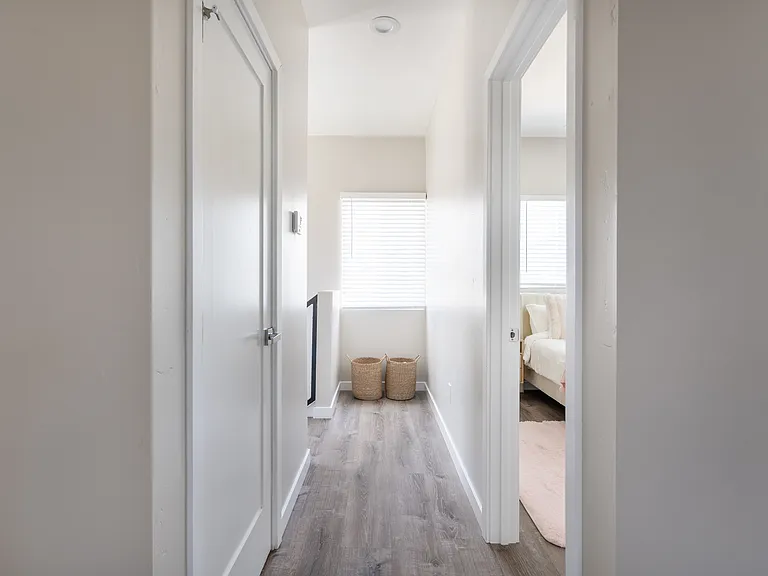 6237 Hobart St — Photo 13