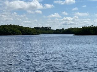 1214 Frisbie Rd, Ruskin, FL 33570