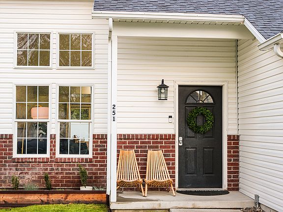 4th image of 251 Rosewood Cir