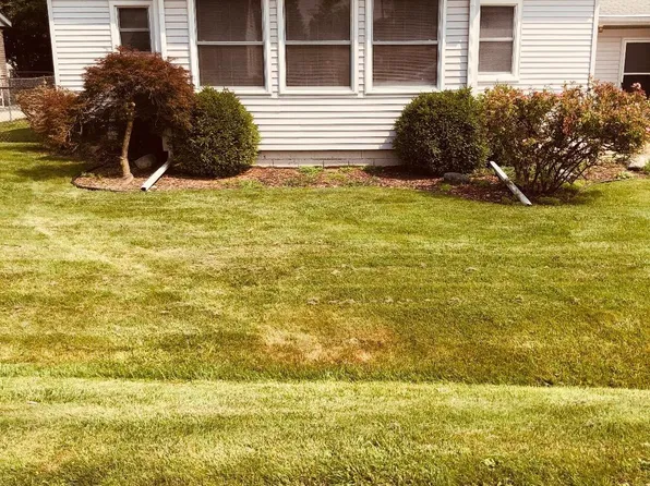 1089 Arthur Dr, Troy, MI 48083