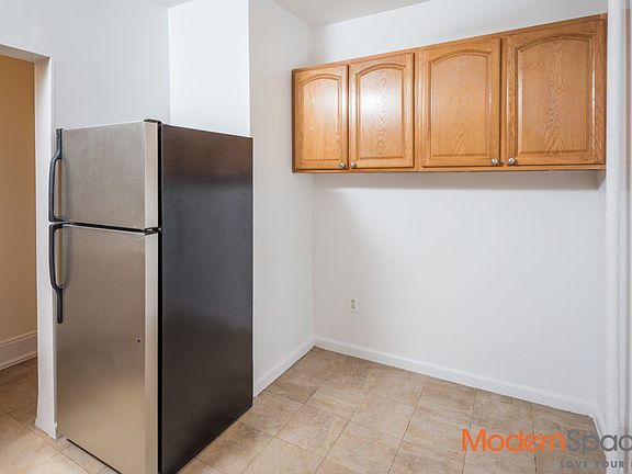 4th image of 2329 31st Dr APT 1R