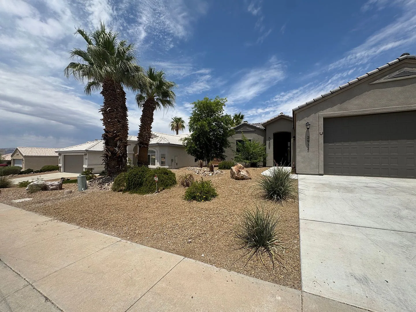 3BD/2BA 2 Car Boat Deep Garage in Desert Foothill Estates — Photo 2