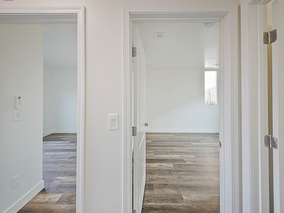 4th image of 2133 Cove Ave #2134-1/2