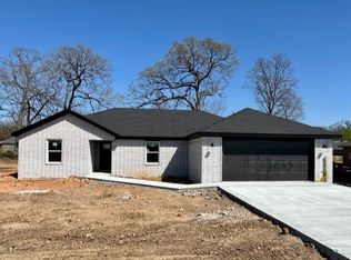 504 Pioneer Ln, Gentry, AR 72734