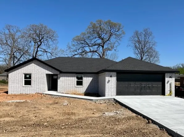 504 Pioneer Ln, Gentry, AR 72734