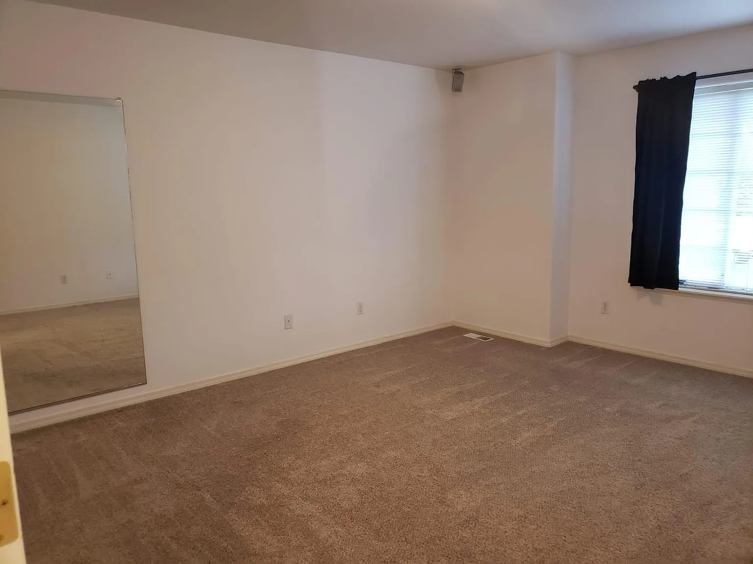 4 bed, 2.5 bath, 1680 sqft, $3,000 — Photo 4