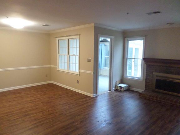 4th image of 586 Salem Woods Dr SE