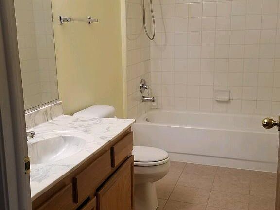 2nd image of 2869 Meadow Ln