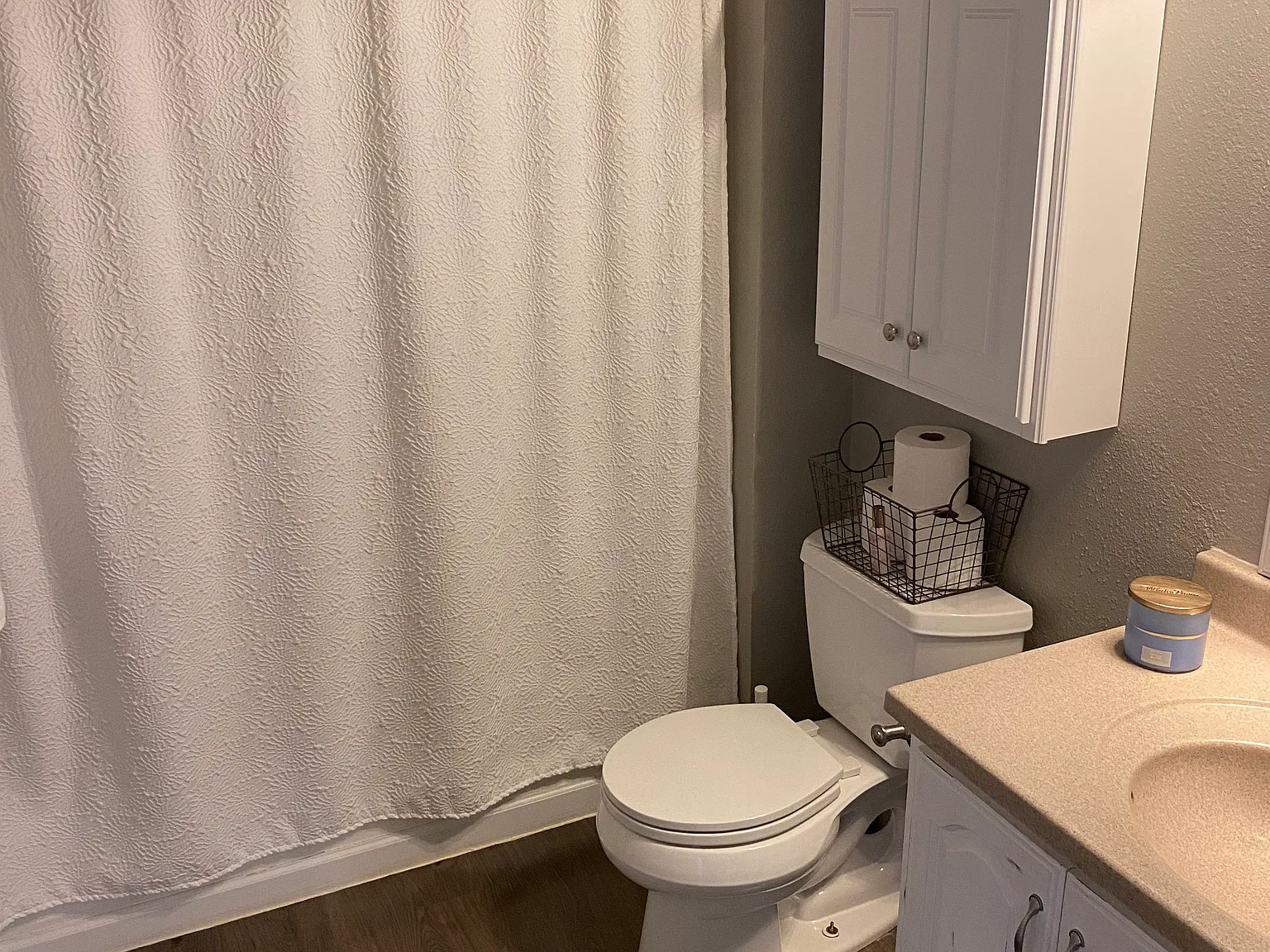3 bed, 1300 sqft, $2,200 — Photo 2