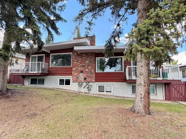 11129 & 11131 S Sacramento Dr SW, Calgary, AB T2W 1S5